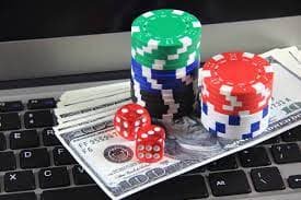 Antarmuka Caribbean Stud Poker di aplikasi mobile win303 dengan dealer langsung